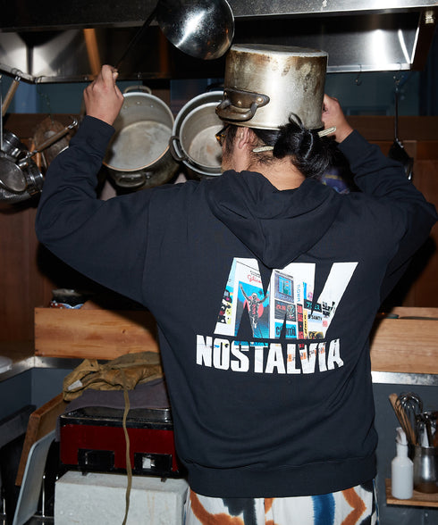 ドウトンボリ裏毛パーカー ブラック スタイリング1 大阪 プレセント ギフト クリスマス 贈り物 フーディー