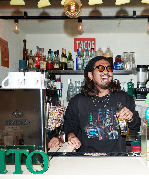 Ura Namba / ウラナンバロングスリーブTシャツブラックスタイリング3