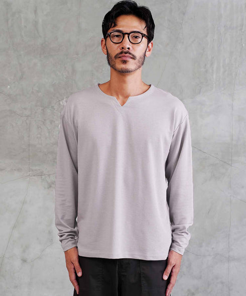 グレージュ MODEL : GO 180cm 66kg Lsize