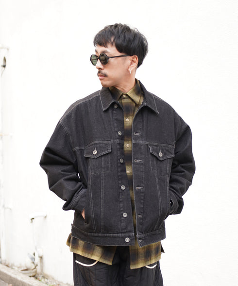 オーバーサイズトラッカージャケット