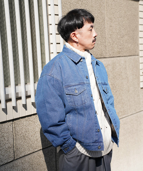 オーバーサイズトラッカージャケット