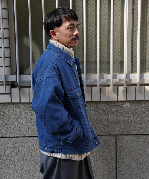 オーバーサイズトラッカージャケット