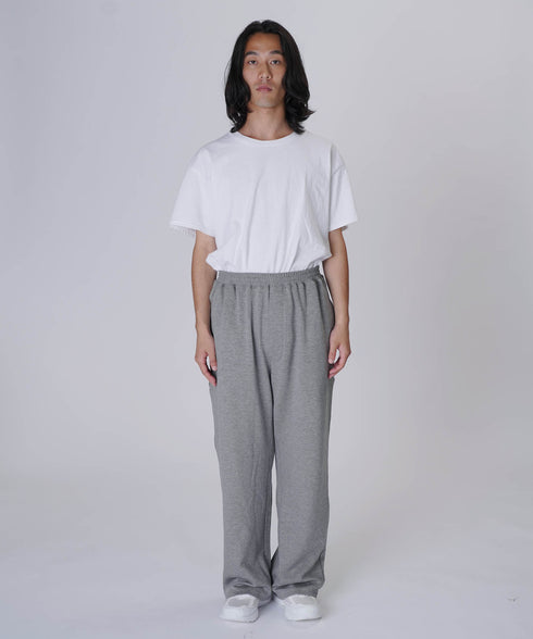 セミワイドスウェットパンツグレー詳細全身前