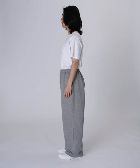 セミワイドスウェットパンツグレー詳細全身横