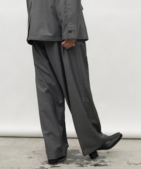 H177 / 着用サイズ:L グレー 着用アウター:218718 着用トップス:218715