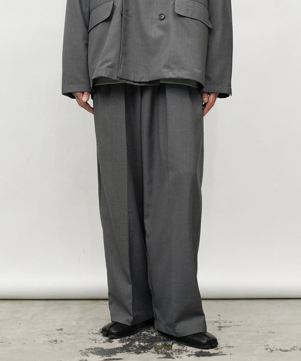 H177 / 着用サイズ:L グレー 着用アウター:218718 着用トップス:218715