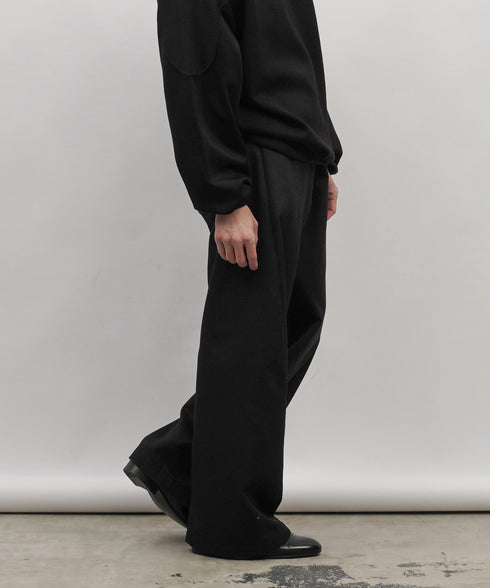 H163 / 着用サイズ:S ブラック 着用トップス:218714