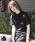 エクストララージ X-LARGE EMBROIDERED SLANTED OG ユニセックス半袖ポケットTシャツ
