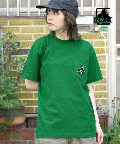 エクストララージ X-LARGE EMBROIDERED SLANTED OG ユニセックス半袖ポケットTシャツ