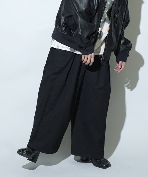 H163 / 着用サイズ: S*ブラック トップス:217619 アウター:217611