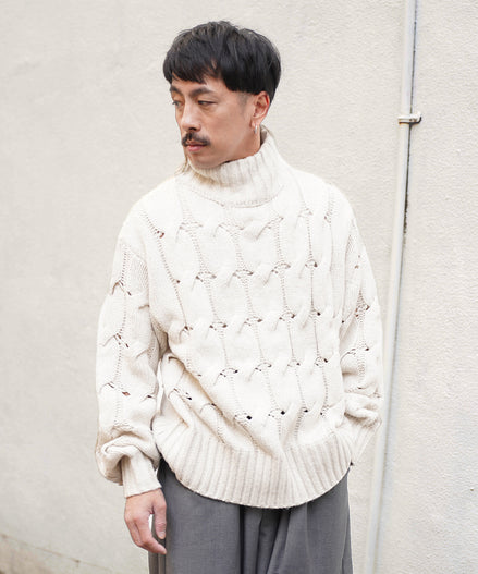 ハイネック 透かし編みニット
