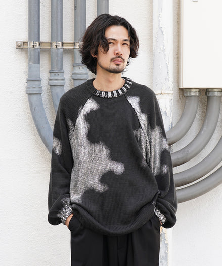 シルバー箔 グラデーショングラフィックプリント クルーネックニット