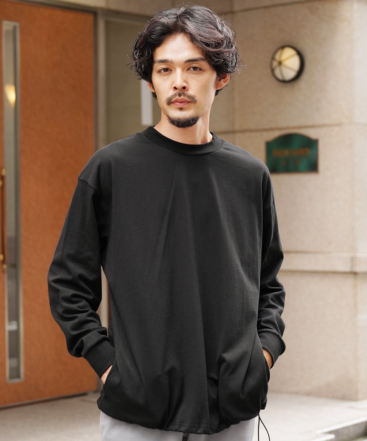 LEONLOUIS黒 ジッパー付き 長袖カットソーウール100%ダメージ加工 LEONLOUIS黒 ジッパー付き 長袖カットソーウール100%ダメージ加工