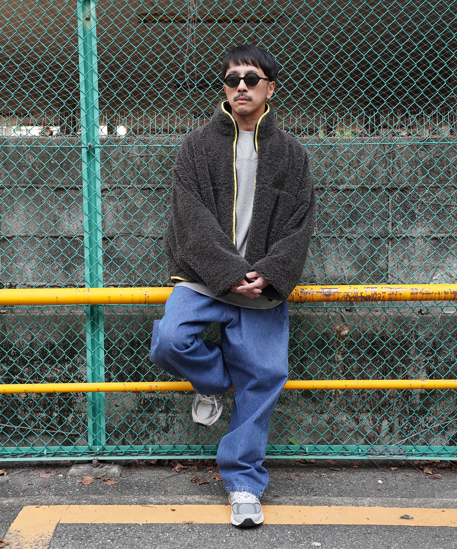 218727_チャコールグレー_スタイリング1